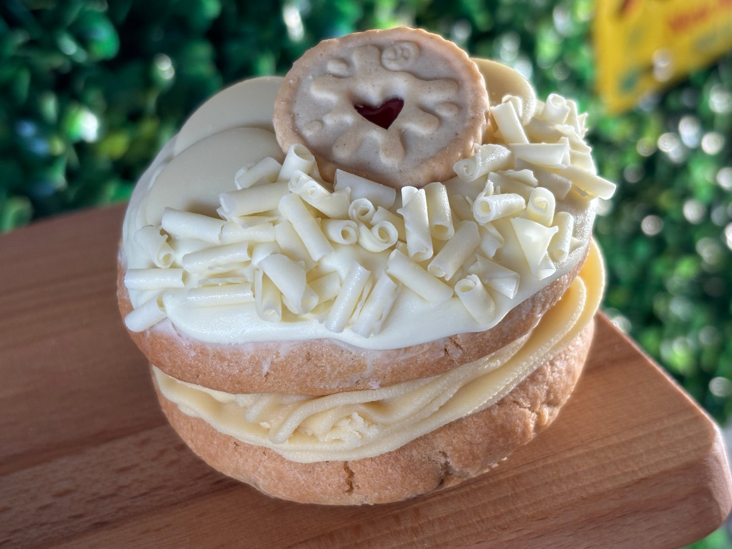 Jammie Dodger & Milky Button Whoopie Cookie