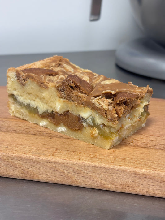 Lotus Biscoff & Rhubarb Blondie