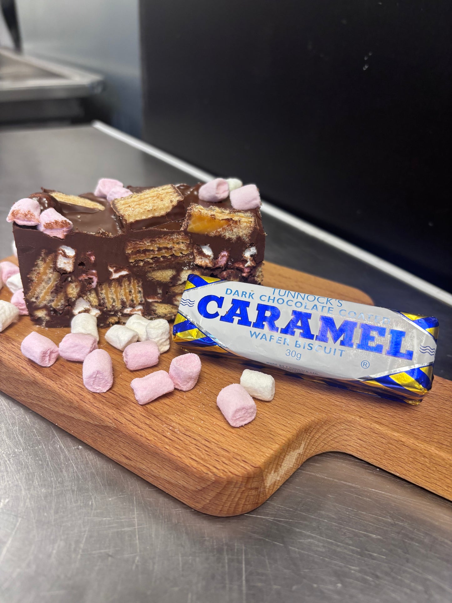 TUNNOCK’S Dark chocolate caramel wafer Rocky Road